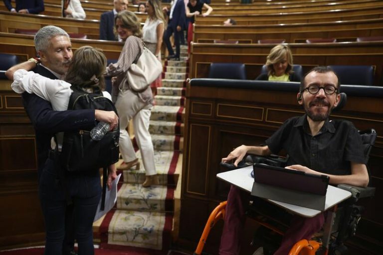 Podemos apoyará la tramitación de la ‘Ley Darias’ tras acordar con PSOE buscar más límites a la privatización sanitaria