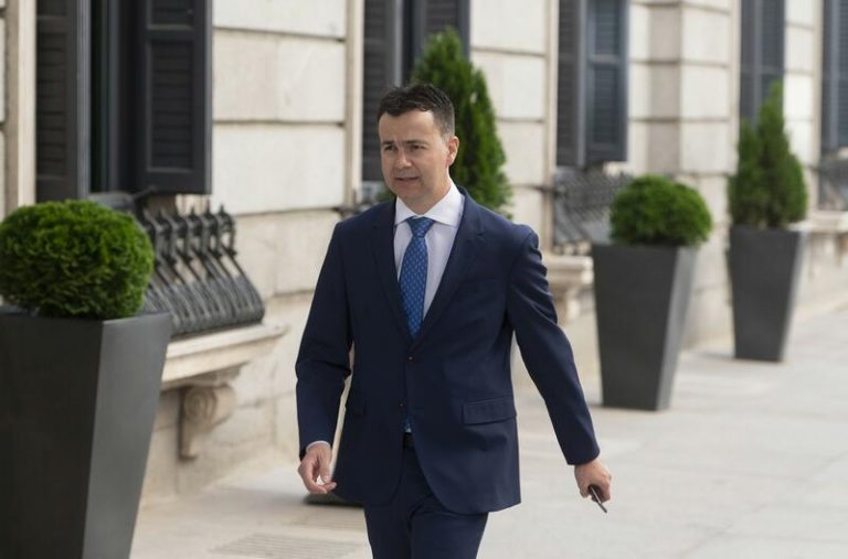 El PSOE compensa a su exportavoz en el Congreso con la Presidencia de la Comisión Constitucional