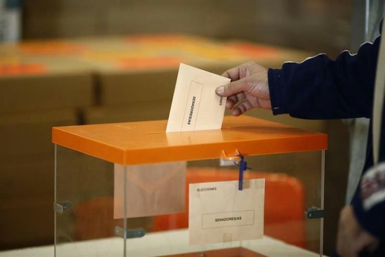 El Senado acaba definitivamente con el voto rogado exigido a los emigrantes y lo sustituye por un nuevo procedimiento