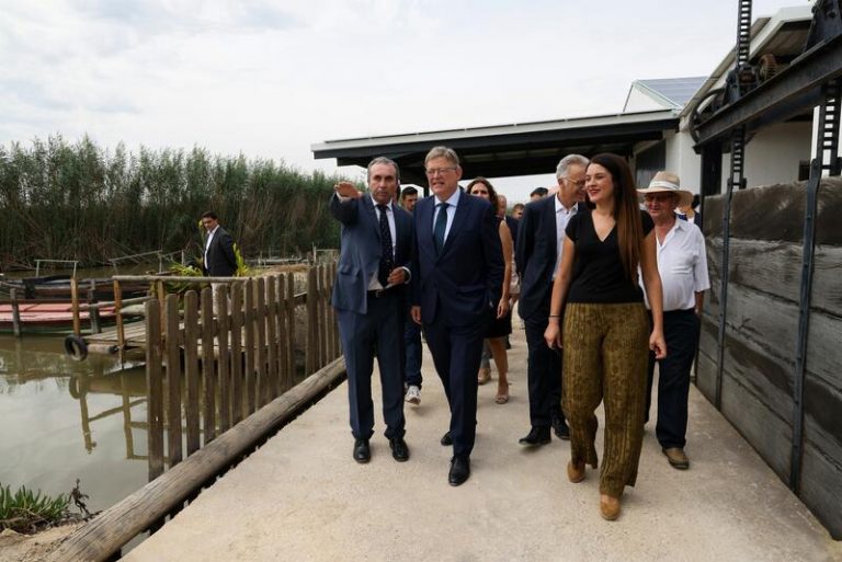 Ximo Puig defiende que las energías renovables son «absolutamente compatibles» con la protección de espacios naturales