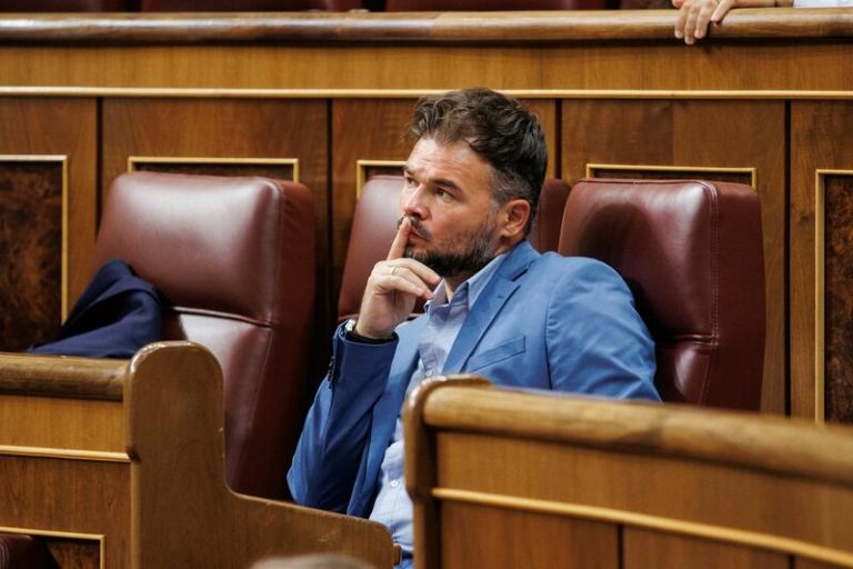 Rufián admite que se está «pensando» optar a la Alcaldía de Santa Coloma para que el PSC deje de mandar «manu militari»