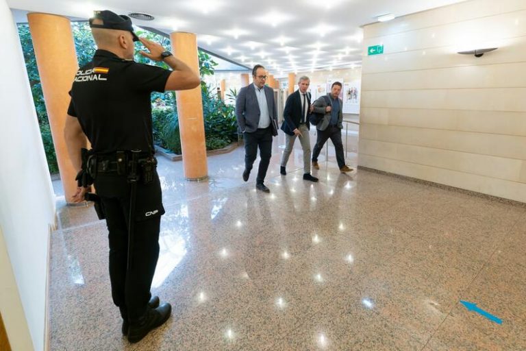 Rueda rechaza que Feijóo le presione con la política fiscal y afirma que Galicia hará lo que le «convenga»