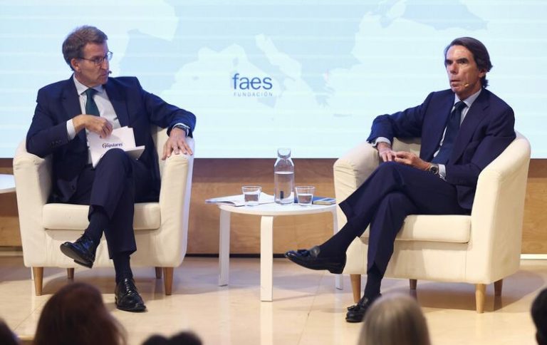 Feijóo exhibe sintonía con Aznar, al que pedirá que «eche una mano» si llega a Moncloa