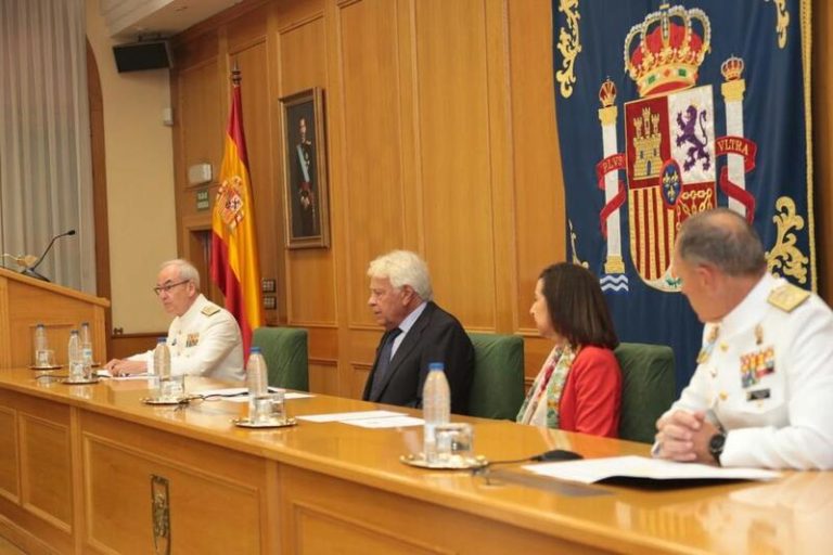 Felipe González critica que algunos defiendan «a tope» los derechos de las mujeres «salvo que sean iraníes»