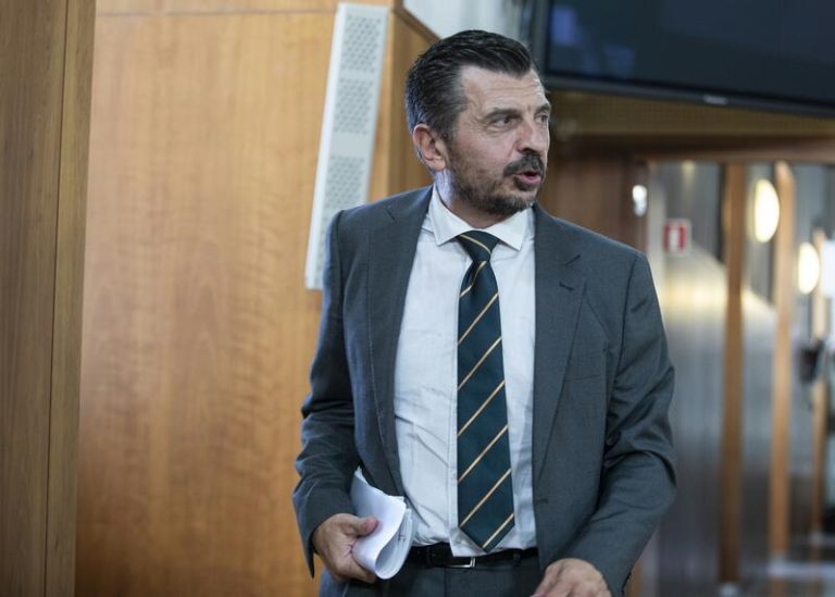 PP-A replica a Por Andalucía que el aumento de los miembros del consejo de RTVA y del CAA era «inviable»