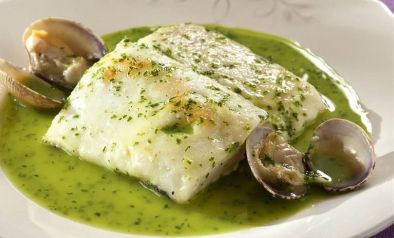 Merluza en salsa verde: un plato para conquistar a tus invitados