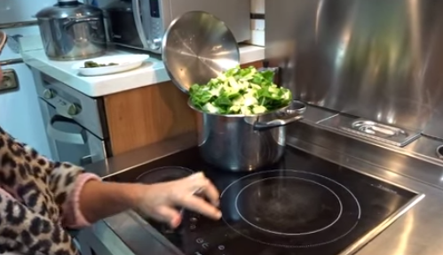 Acelgas esparragadas: el potaje que puedes comer incluso en verano
