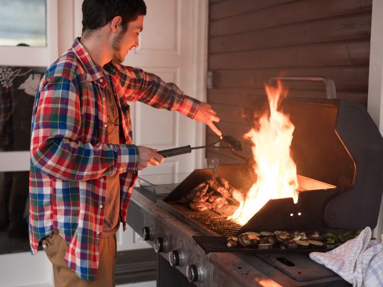 Así debes actuar si se produce un fuego en la cocina