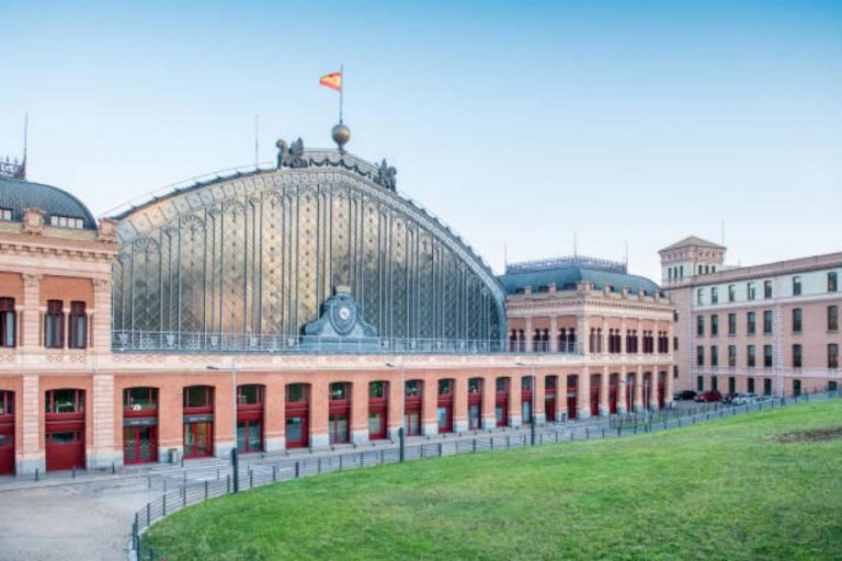 Las ciudades de España con las estaciones de tren más bonitas