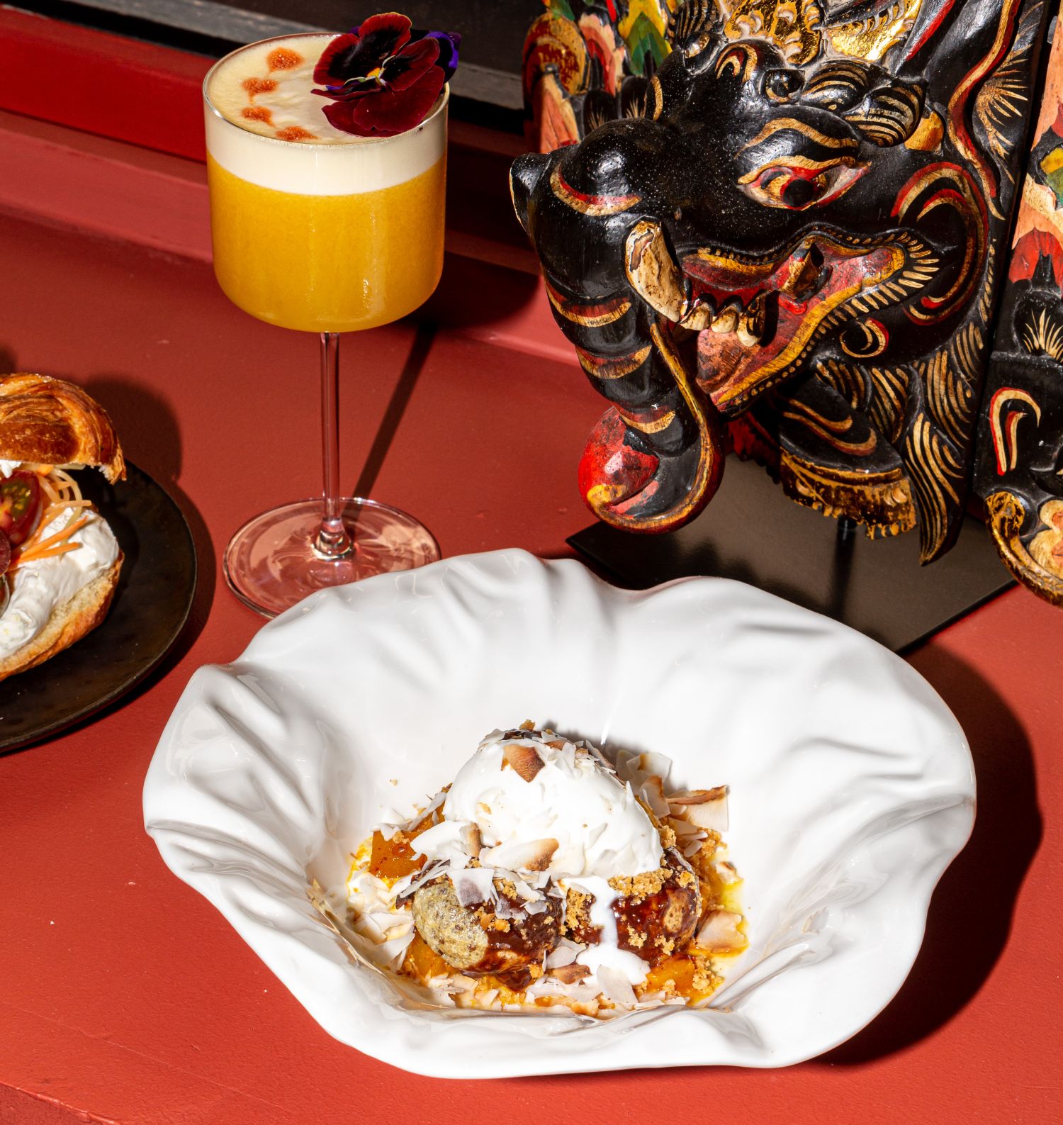 Braanch, El Desayuno Tardío Diferente Al Estilo Tailandés De Baan 3 Baan. Pani Puris Rellenos De Chocolate Templado 2