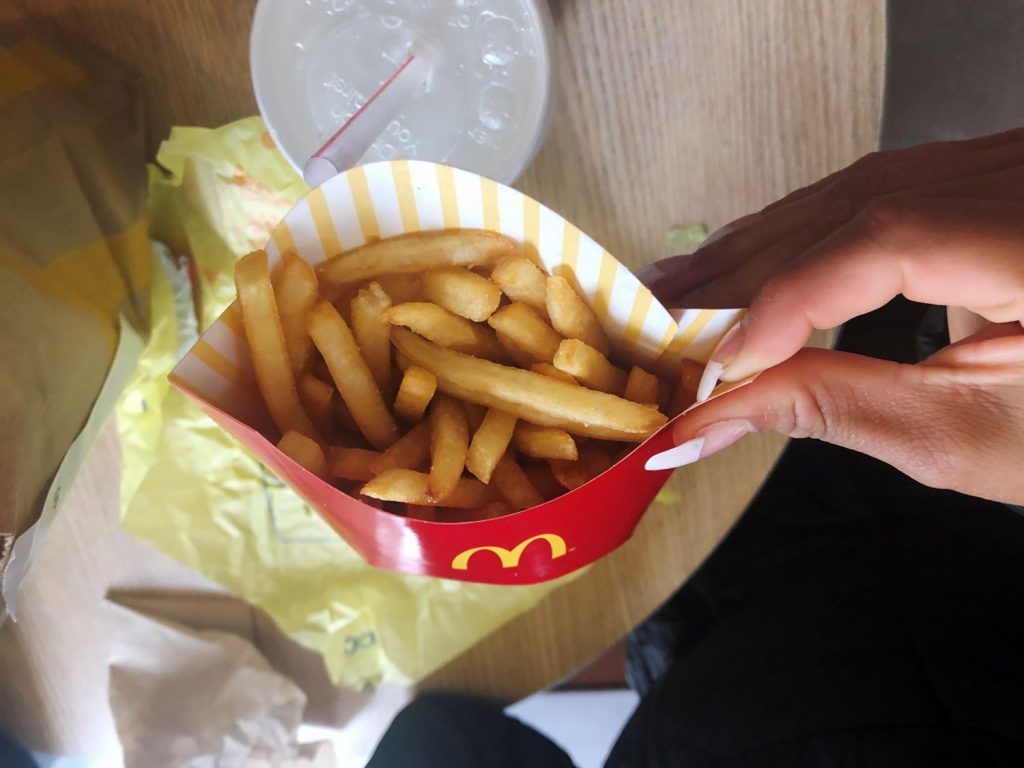El truco para que tus patatas fritas caseras sepan igual que las del McDonald’s 288 Ingredientes necesarios