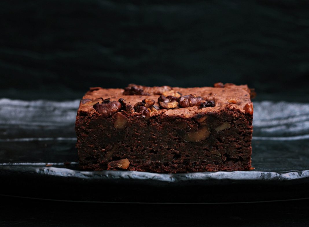 Brownie a la taza: la receta para hacerlo en el microondas en cinco minutos