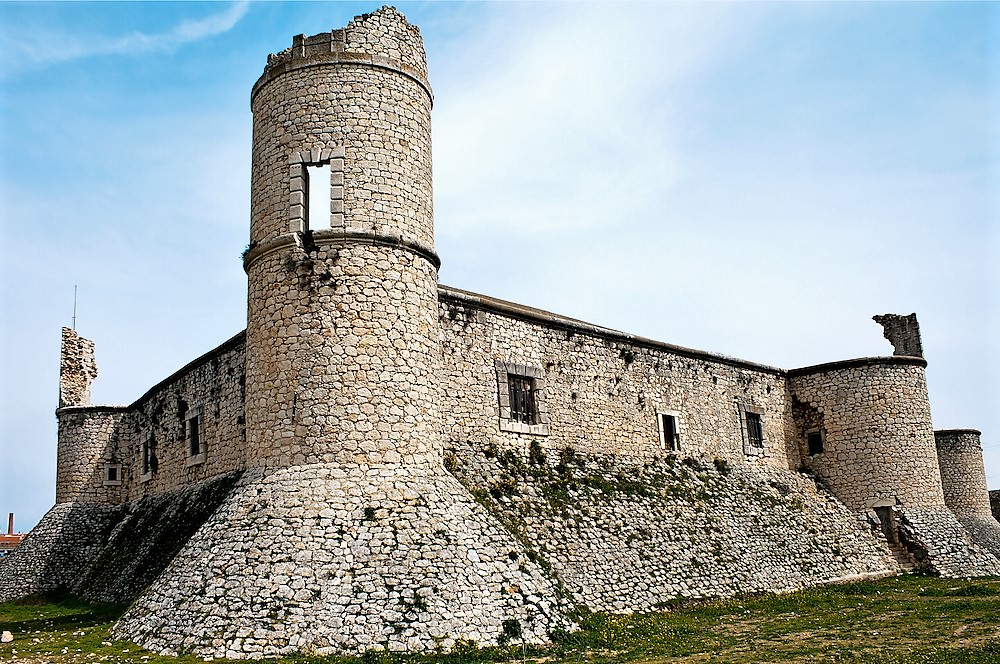 Castillo de Chinchón a 47 Km. de Madrid