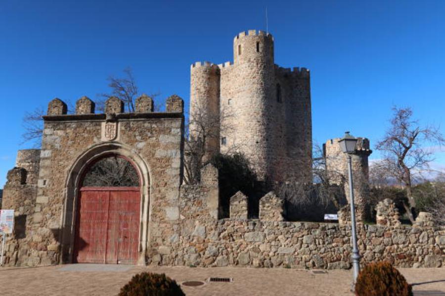 Castillo De La Coracera A 74 Km De Madrid