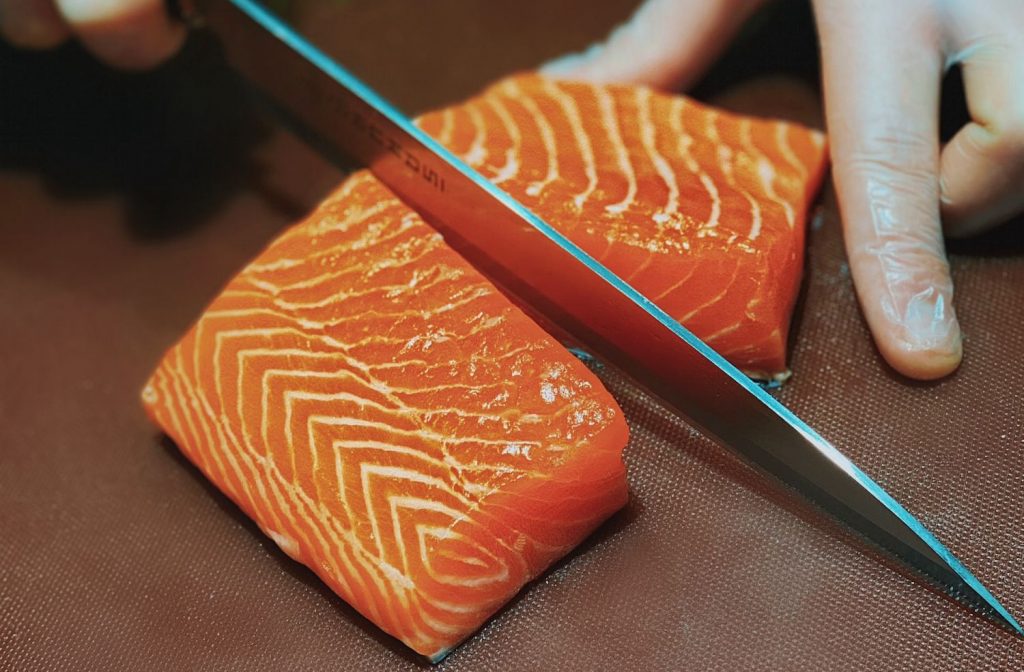 Chicote Quita Las Espinas De Salmón Con Este Truco