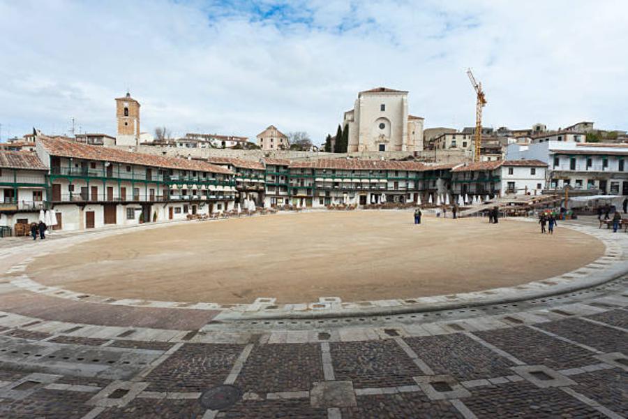 Chinchón, a 39 km de Madrid