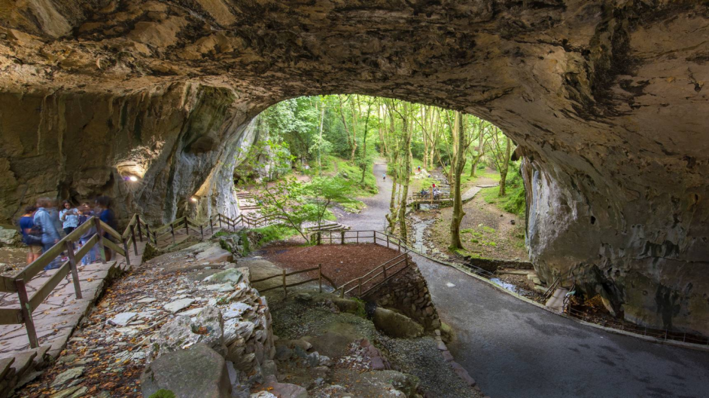 Cuevas De Zugarramurdi En Navarra