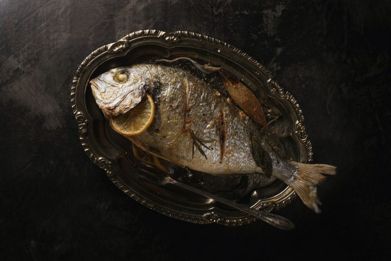 Dorada a la espalda: el truco para bordarla en cuestión de minutos