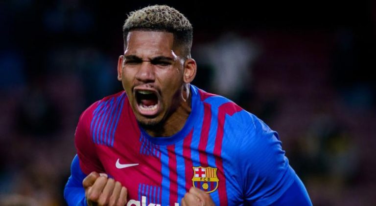 El dineral que la FIFA le paga al Barcelona por tener lesionado a Araújo