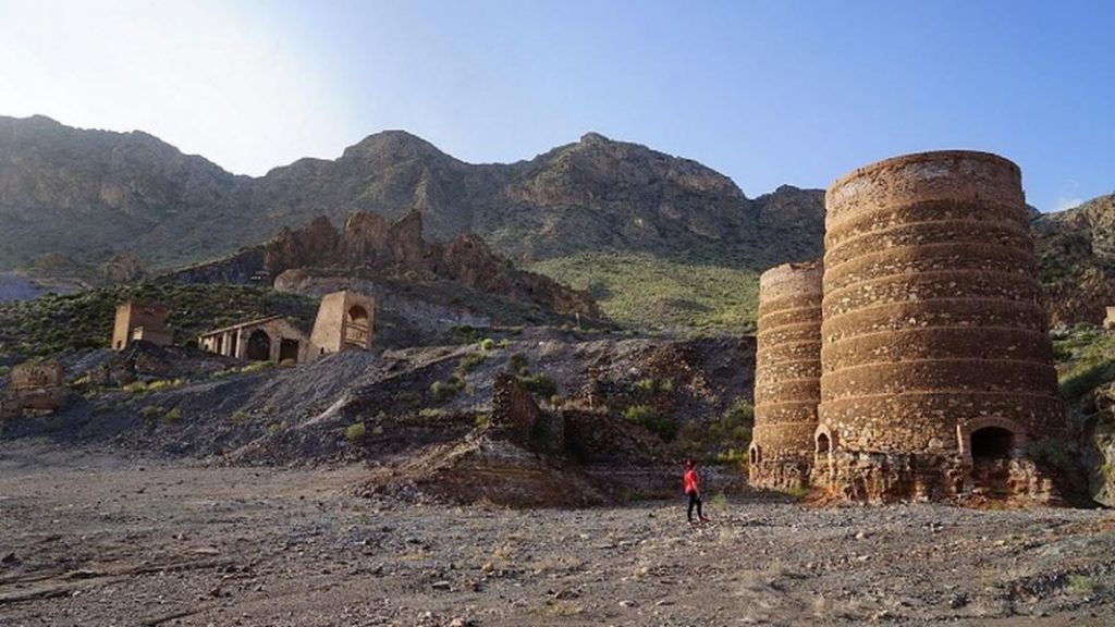 El Pueblo De La Cueva De Cristal De España