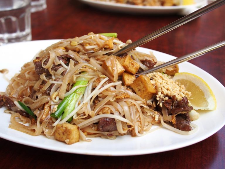Fideos fritos tres delicias: la receta fundamental para que te salgan perfectos