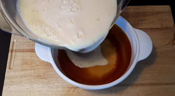 Flan de huevo: la receta para prepararlo en el microondas en minutos