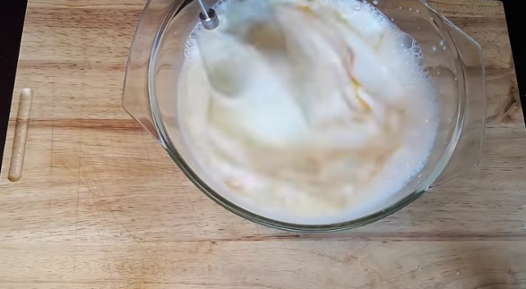 Flan de huevo: la receta para prepararlo en el microondas en minutos
