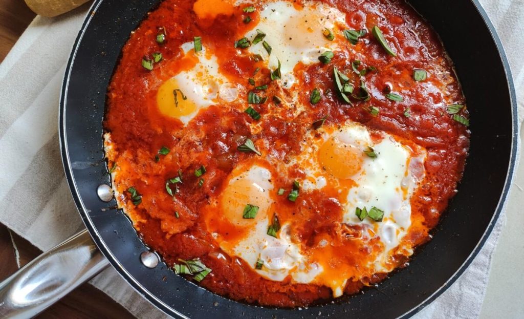 Huevos al purgatorio: la receta final para llenarte de proteínas 9 comida