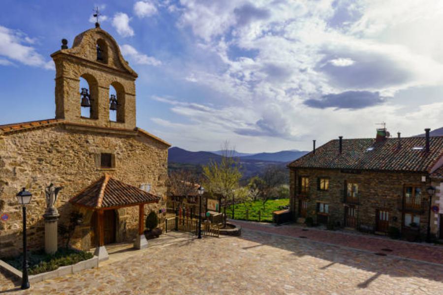 La Hiruela, a 104 km de Madrid