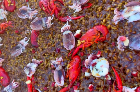 La paella brava de Dabiz Muñoz que causa furor en las redes