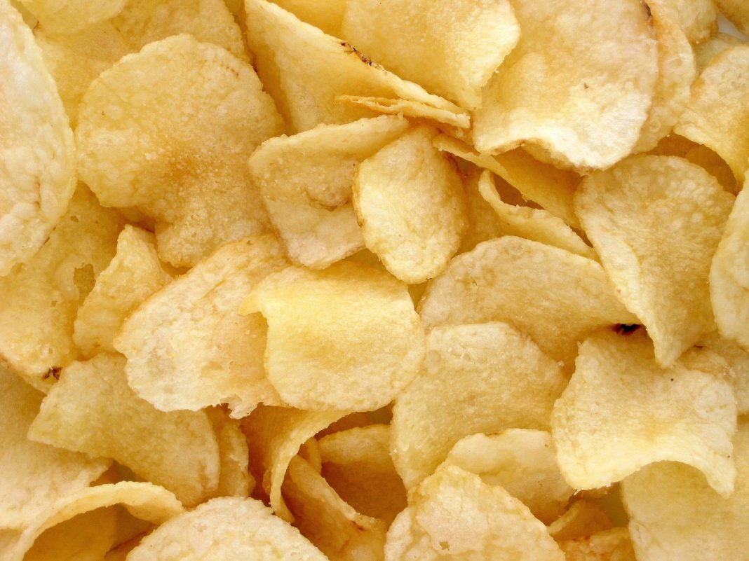 Patatas fritas de bolsa: los pasos que debes dar para tenerlas en casa más baratas
