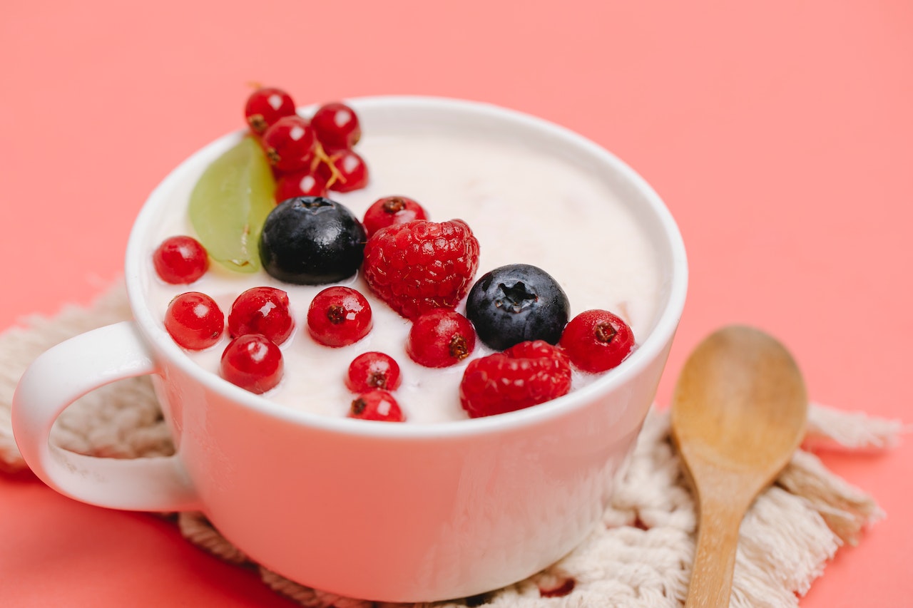 Yogur griego o natural ¿Cuál es más saludable?