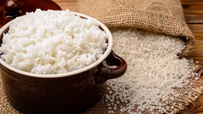 Cómo hacer un arroz de escándalo con solo tres ingredientes
