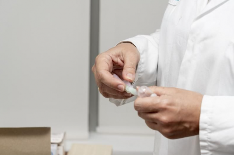 La UE autoriza a AstraZeneca su combinación de anticuerpos Evusheld para el tratamiento del covid