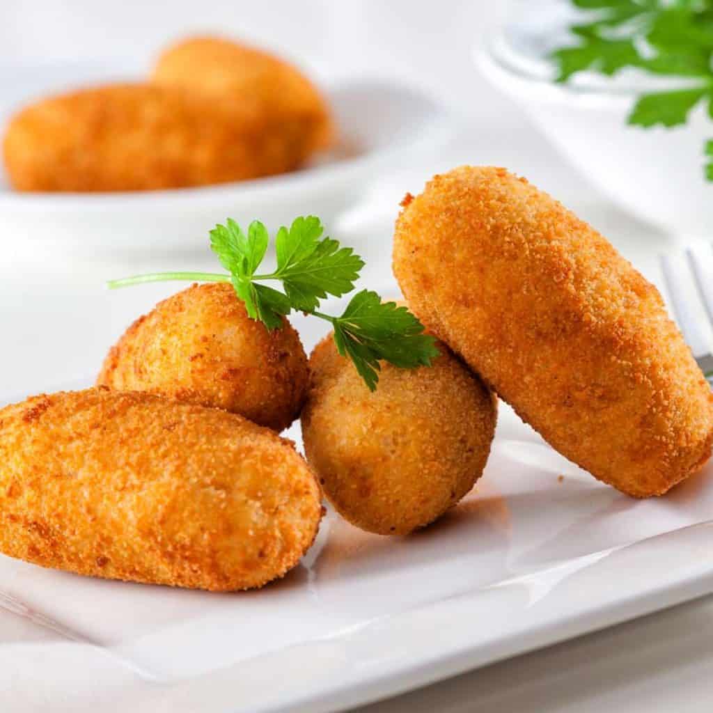 A Punto De Terminar Las Croquetas De Pollo