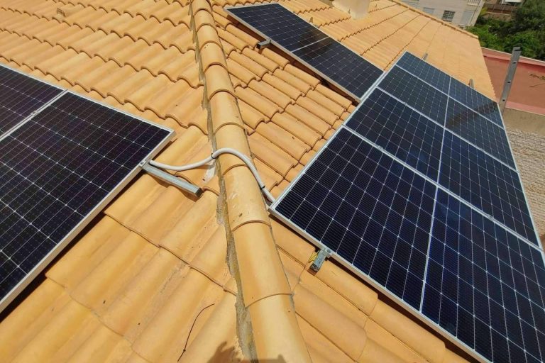 Cuáles son las 5 ventajas de la instalación de placas solares