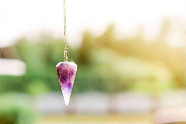 Tierra de Gemas ofrece varios modelos de collares en forma de rodado