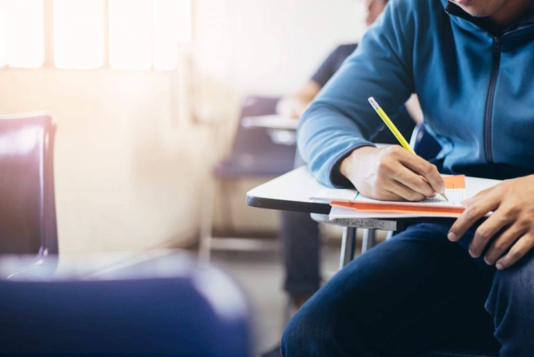 Realizar una tesis doctoral con los servicios de Ayuda Universitaria