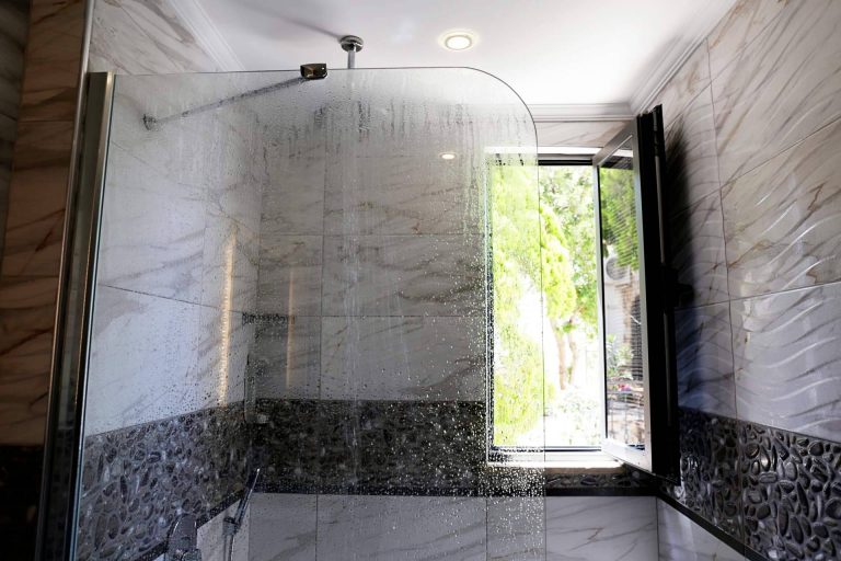 ¿Cómo elegir mampara de ducha y espejo de baño?, por Balnearian