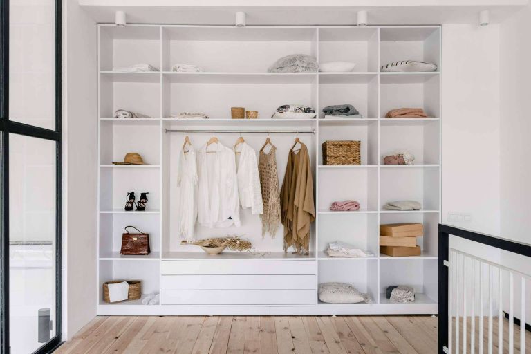 Muebles Fun ofrece un amplio catálogo de armarios vestidor