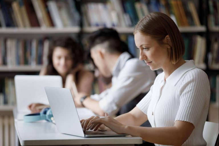 Acceso a prácticas de estudios con Constanza Business & Protocol School