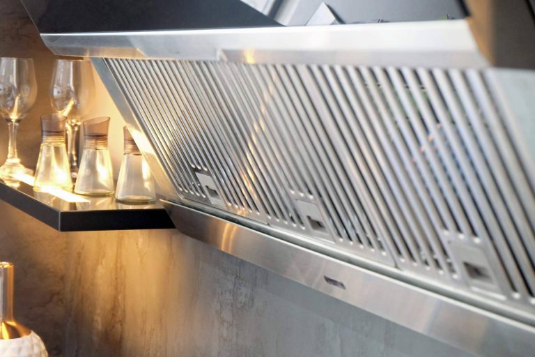 Tecnigras enumera los beneficios de contar con una campana y cajas de extracción de calidad para cocinas industriales