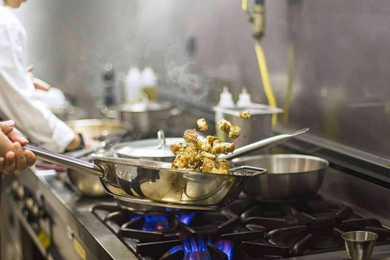 Auxihostelería y su servicio de cocinas industriales profesionales