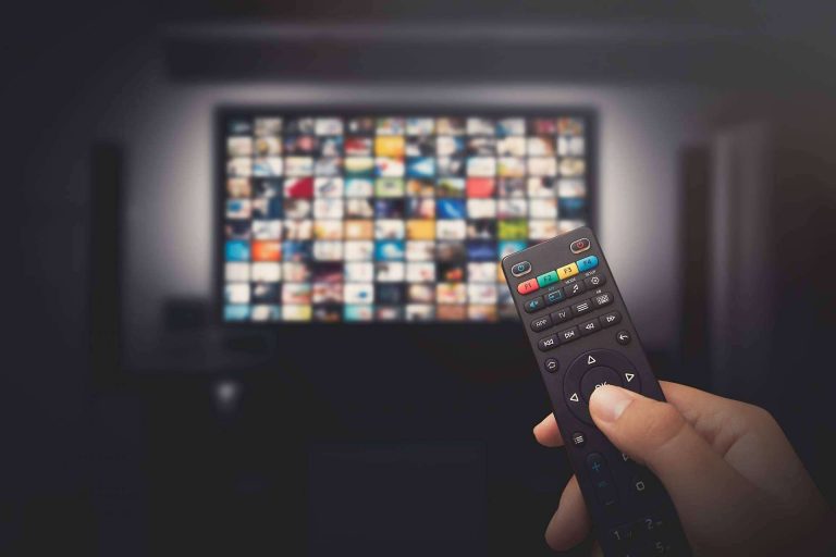 ¿Qué diferencia hay entre un televisor TCL de pantalla VA y uno IPS?
