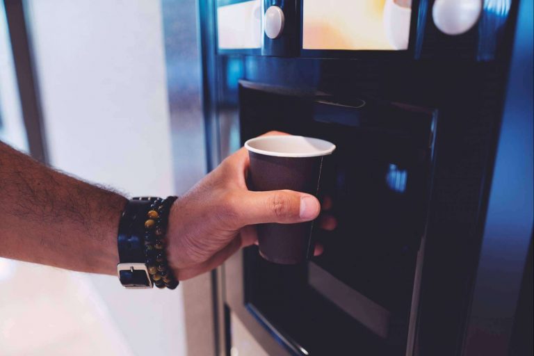 Los beneficios de contar con máquinas de vending de café para grandes empresas, por C&B Señor