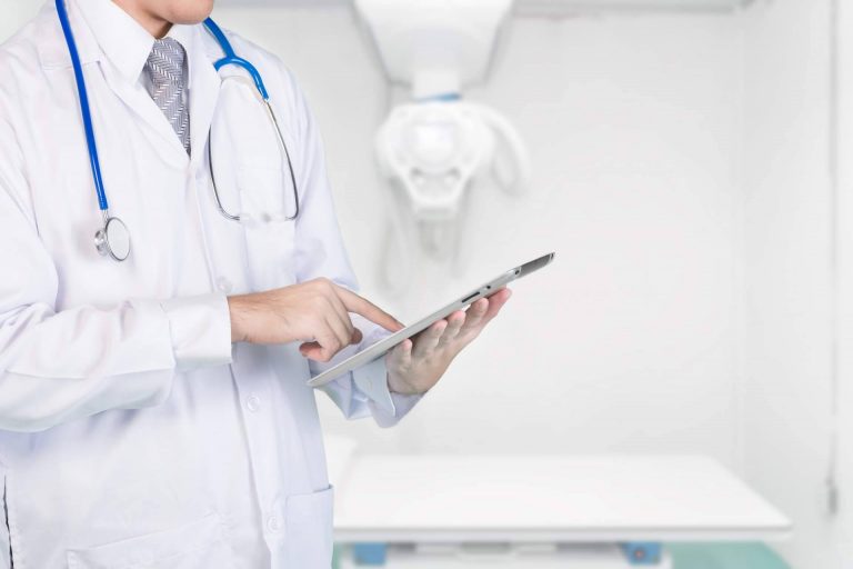Conseguir la optimización de recursos mediante la gestión automática de departamentos sanitarios con la Sanidad 4.0, con DEKINES