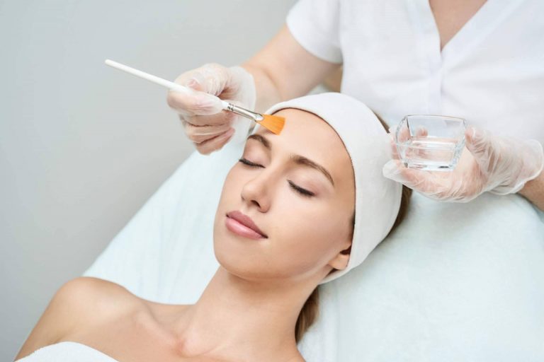 Peeling químico en diferentes partes del cuerpo, con Crina Rus Beauty Center