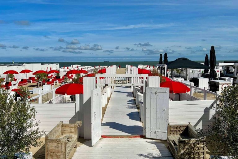 El frigorífico Poowercool, imprescindible para los locales de playa en la época de verano