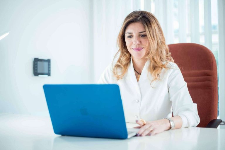 Tratamientos estéticos y formaciones para profesionales en la clínica de la Dra. Sandra de Oliveira