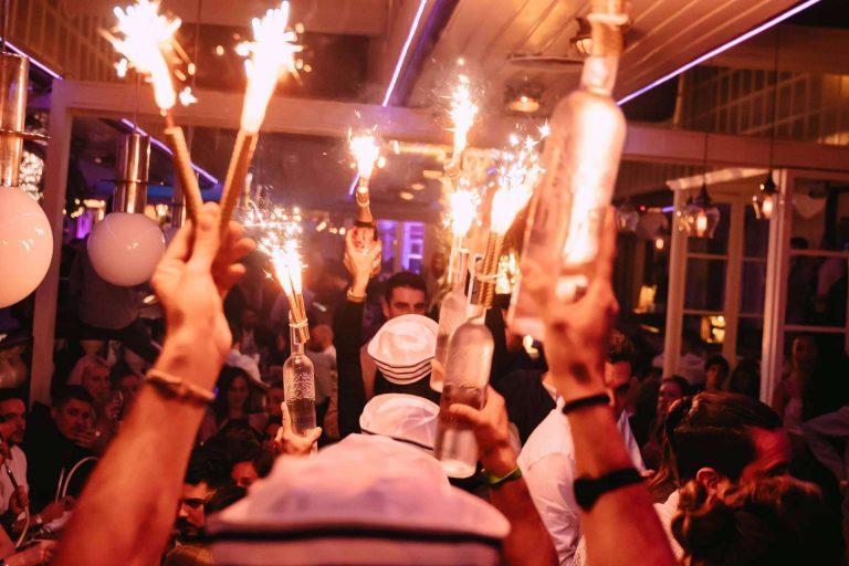 Rumbita Barcelona ofrece una verdadera experiencia de verano, cena y espectáculos